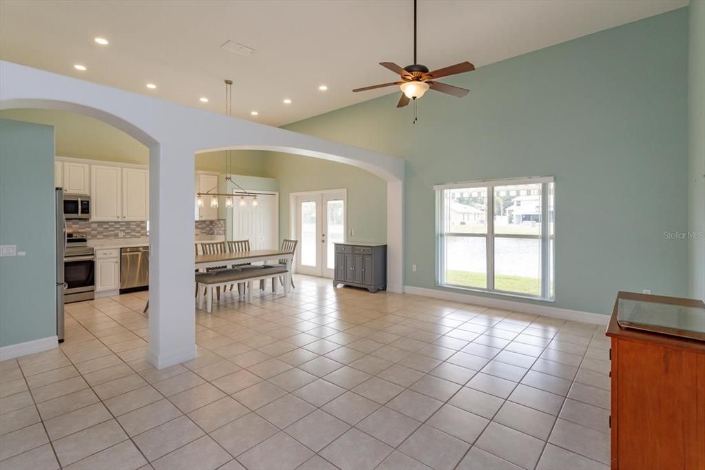 待售: $430,000 (3 贝兹, 2 浴室, 2071 平方英尺)