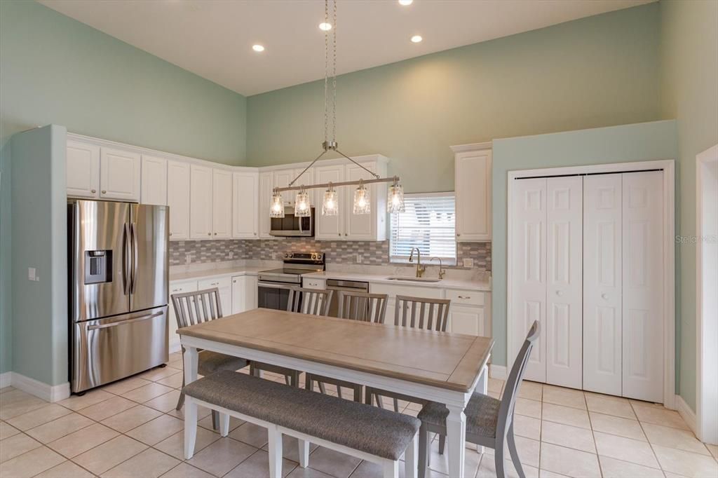 待售: $430,000 (3 贝兹, 2 浴室, 2071 平方英尺)