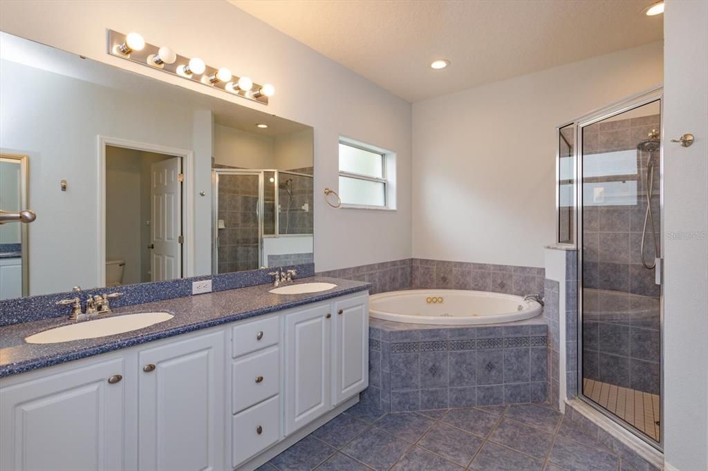 待售: $430,000 (3 贝兹, 2 浴室, 2071 平方英尺)