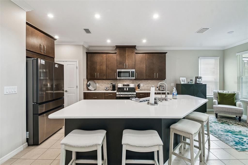 For Sale: $599,000 (5 beds, 3 baths, 2612 Square Feet)