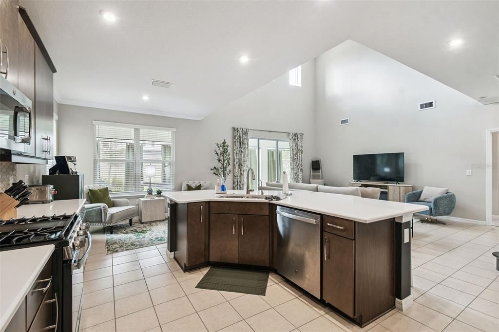 For Sale: $599,000 (5 beds, 3 baths, 2612 Square Feet)