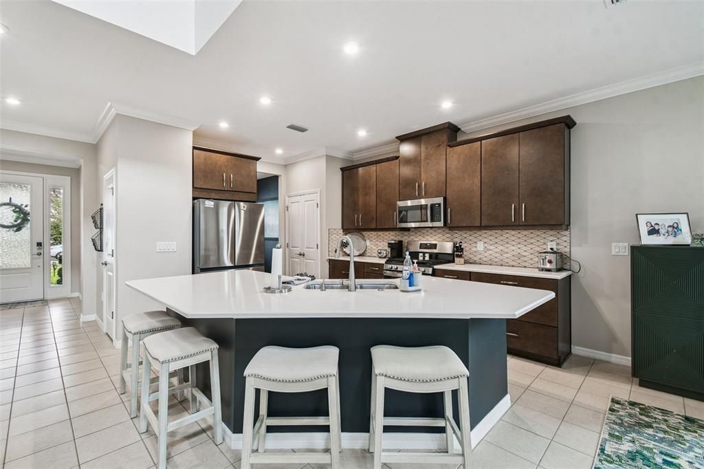 For Sale: $599,000 (5 beds, 3 baths, 2612 Square Feet)