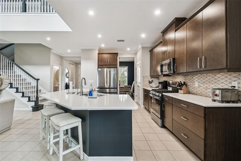 For Sale: $599,000 (5 beds, 3 baths, 2612 Square Feet)