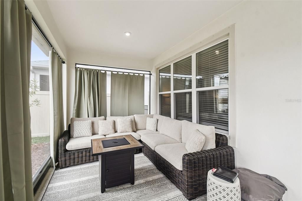 For Sale: $599,000 (5 beds, 3 baths, 2612 Square Feet)