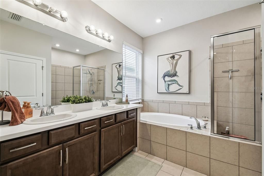 For Sale: $599,000 (5 beds, 3 baths, 2612 Square Feet)