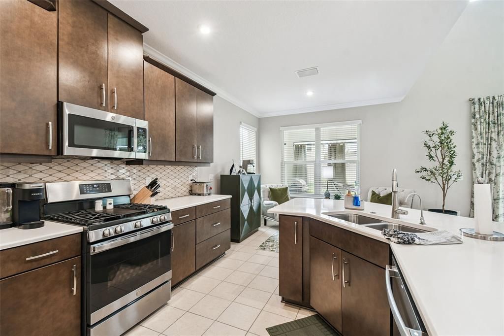 For Sale: $599,000 (5 beds, 3 baths, 2612 Square Feet)