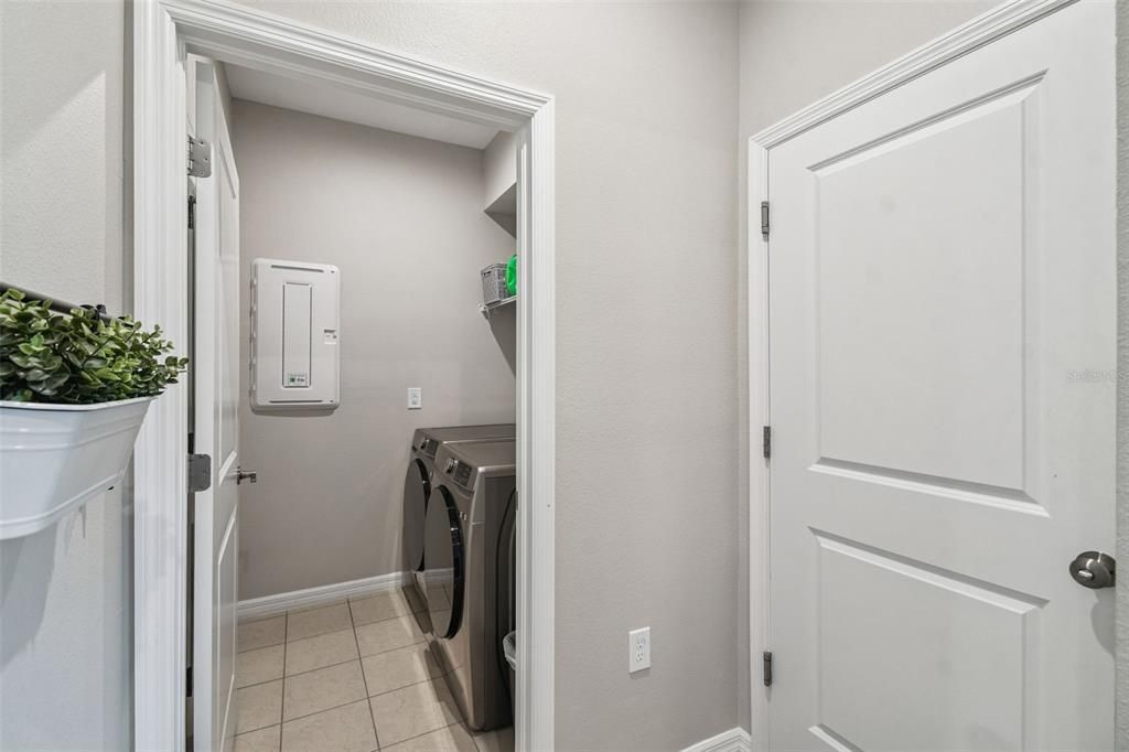 For Sale: $599,000 (5 beds, 3 baths, 2612 Square Feet)