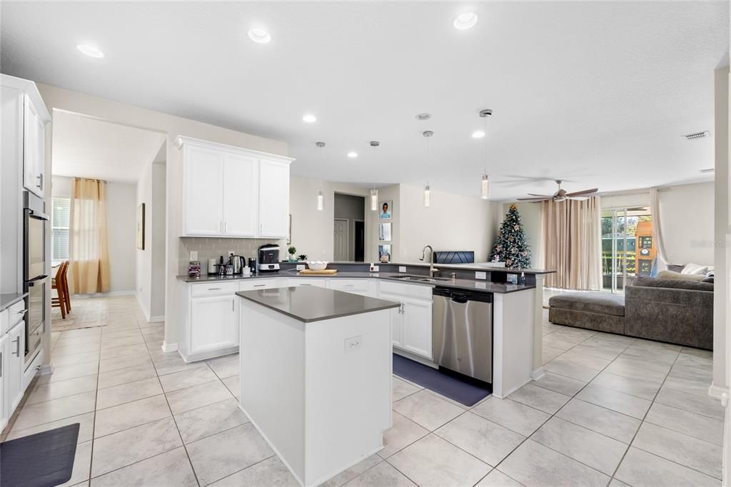 For Rent: $3,500 (4 beds, 3 baths, 2565 Square Feet)