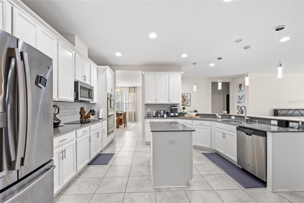 For Rent: $3,500 (4 beds, 3 baths, 2565 Square Feet)