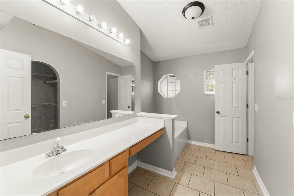 For Sale: $335,000 (4 beds, 2 baths, 1855 Square Feet)