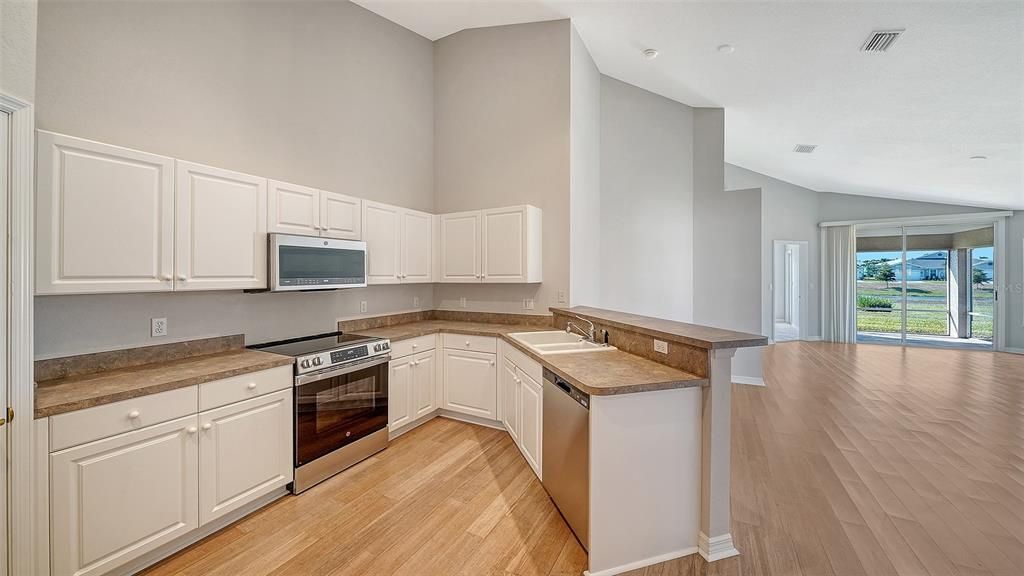 На продажу: $269,999 (2 спален, 2 ванн, 1488 Квадратных фут)