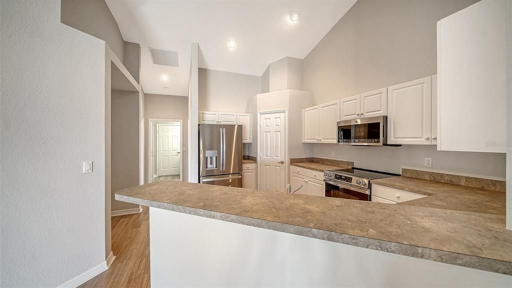 На продажу: $269,999 (2 спален, 2 ванн, 1488 Квадратных фут)