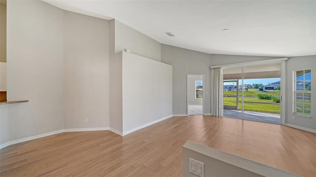 На продажу: $269,999 (2 спален, 2 ванн, 1488 Квадратных фут)