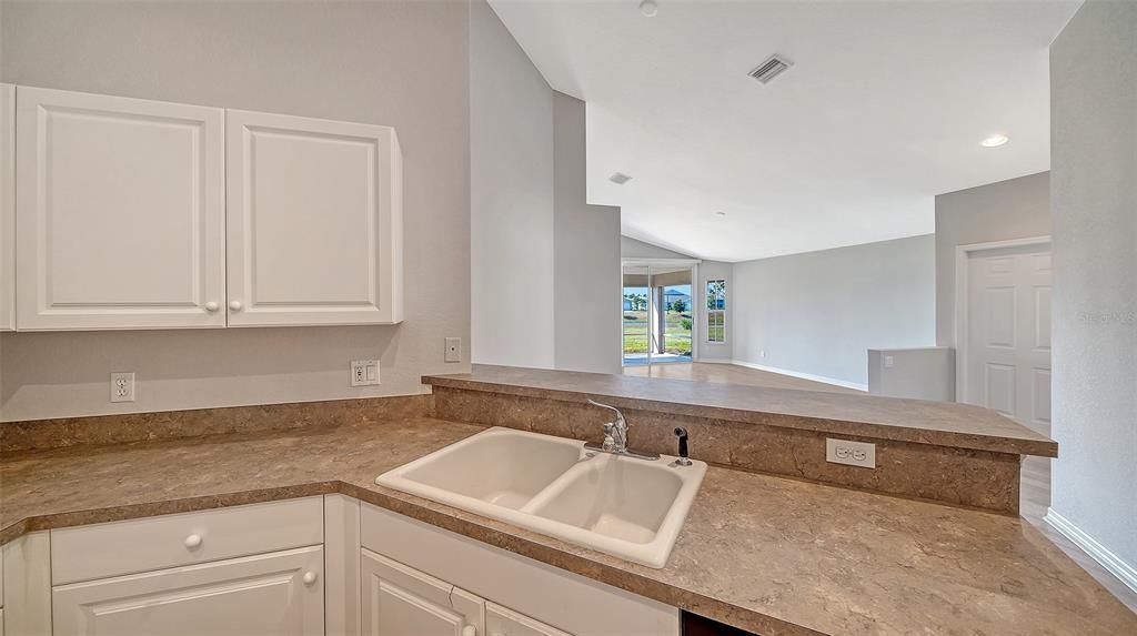 На продажу: $269,999 (2 спален, 2 ванн, 1488 Квадратных фут)