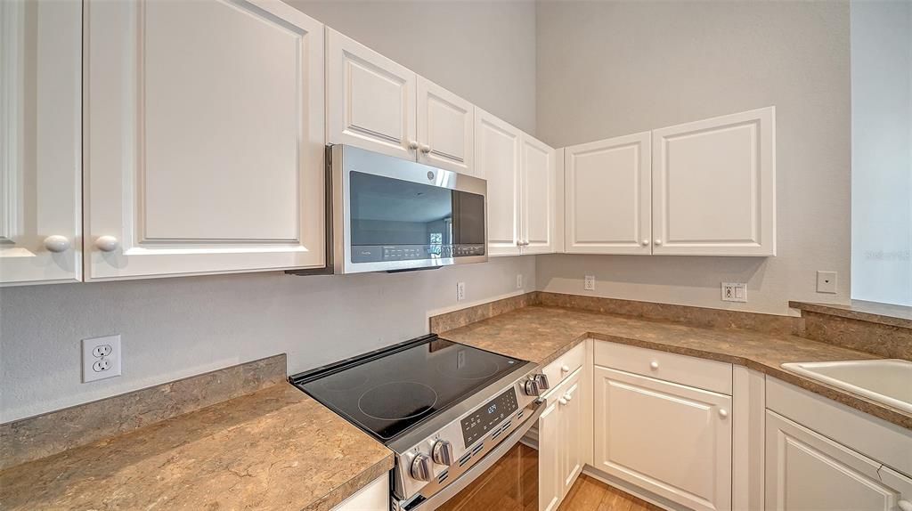 На продажу: $269,999 (2 спален, 2 ванн, 1488 Квадратных фут)