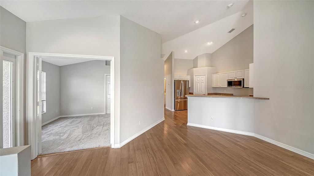 На продажу: $269,999 (2 спален, 2 ванн, 1488 Квадратных фут)