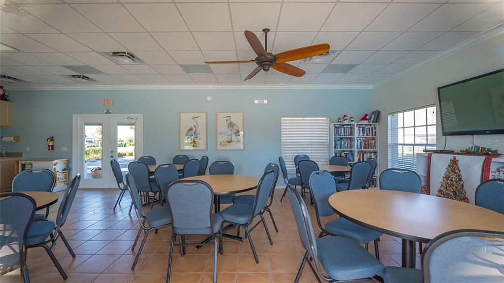 На продажу: $269,999 (2 спален, 2 ванн, 1488 Квадратных фут)