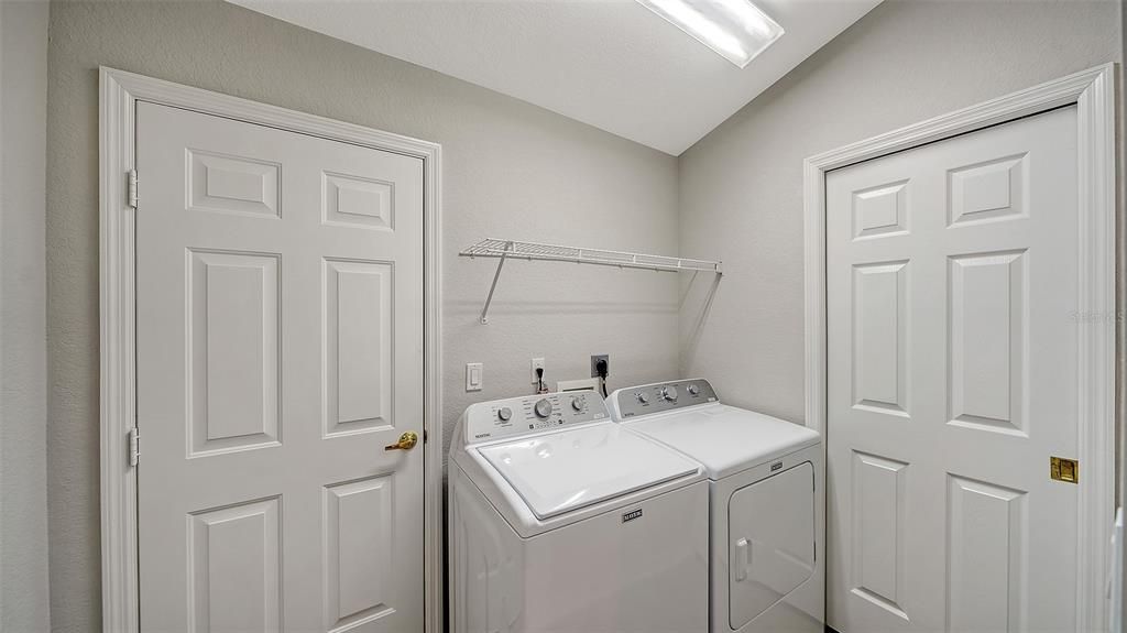 На продажу: $269,999 (2 спален, 2 ванн, 1488 Квадратных фут)