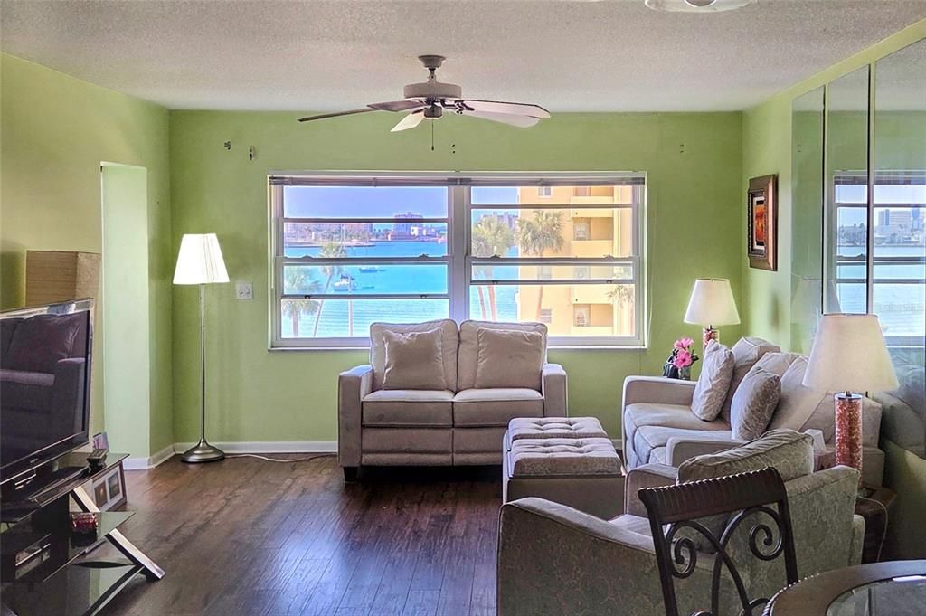 En Venta: $209,000 (2 camas, 2 baños, 1100 Pies cuadrados)