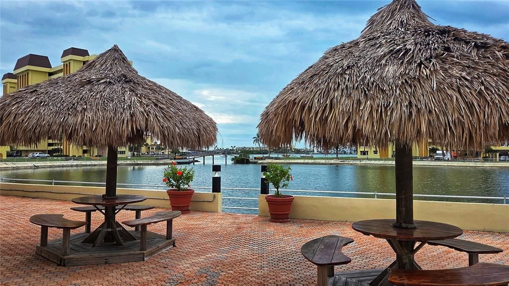 For Sale: $199,900 (2 beds, 2 baths, 1100 Square Feet)