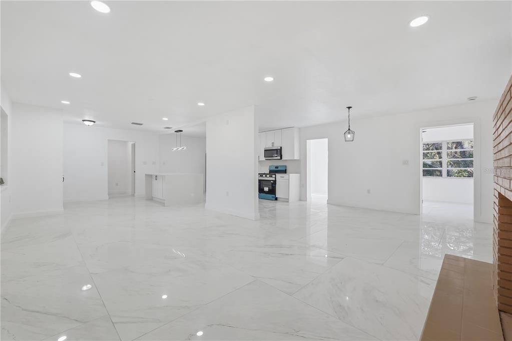 For Sale: $279,900 (3 beds, 2 baths, 1756 Square Feet)