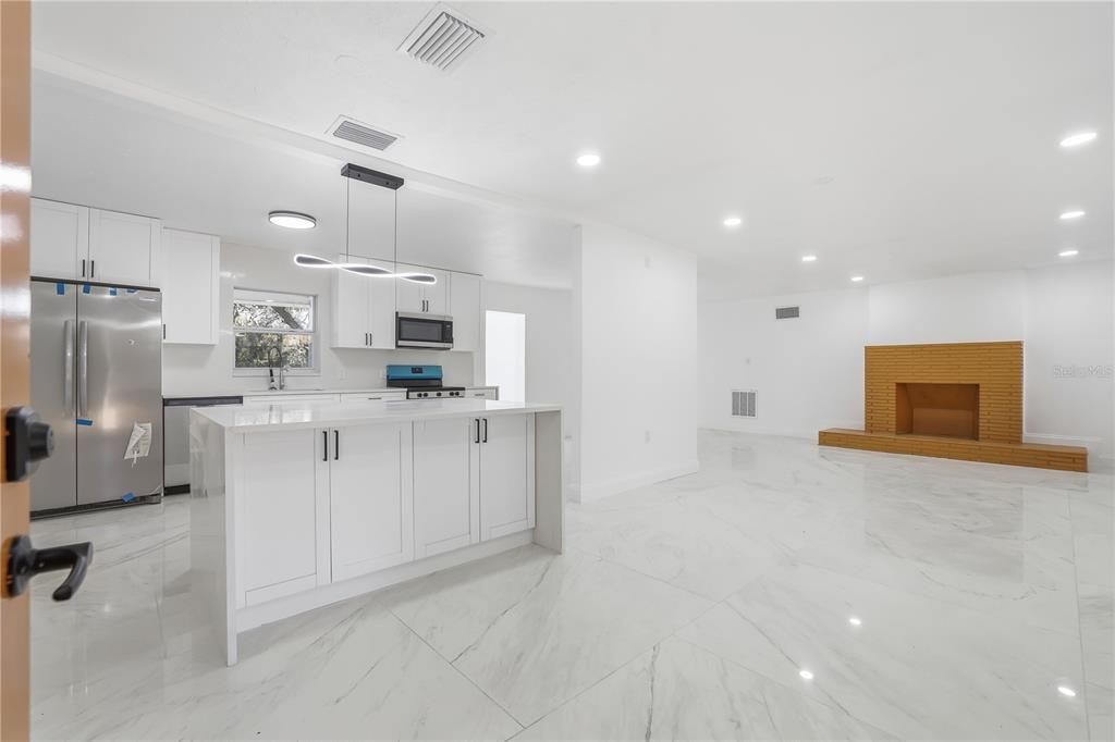 For Sale: $279,900 (3 beds, 2 baths, 1756 Square Feet)