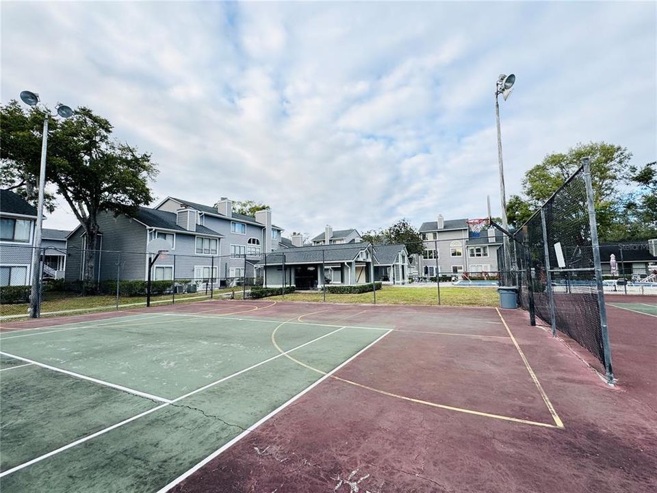 For Sale: $199,000 (2 beds, 2 baths, 992 Square Feet)