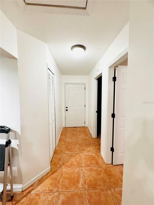 For Sale: $199,000 (2 beds, 2 baths, 992 Square Feet)