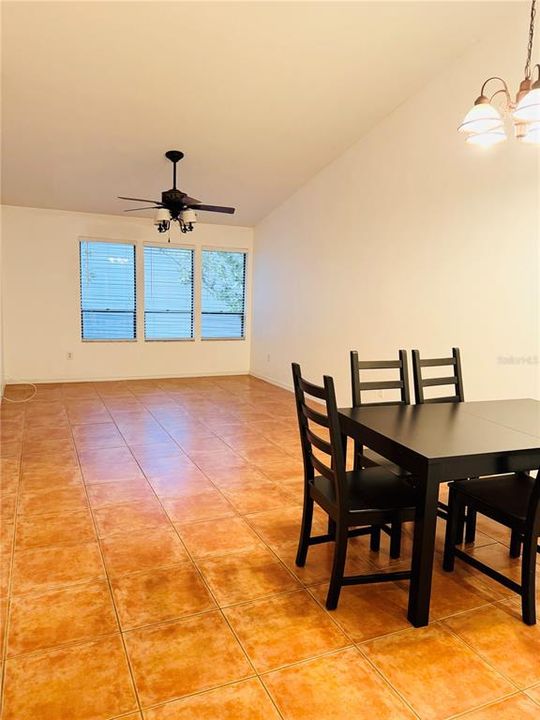 For Sale: $199,000 (2 beds, 2 baths, 992 Square Feet)