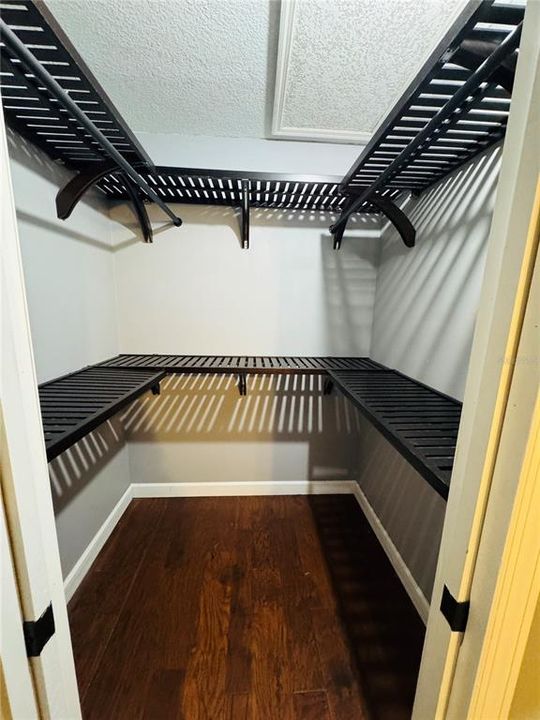 For Sale: $199,000 (2 beds, 2 baths, 992 Square Feet)