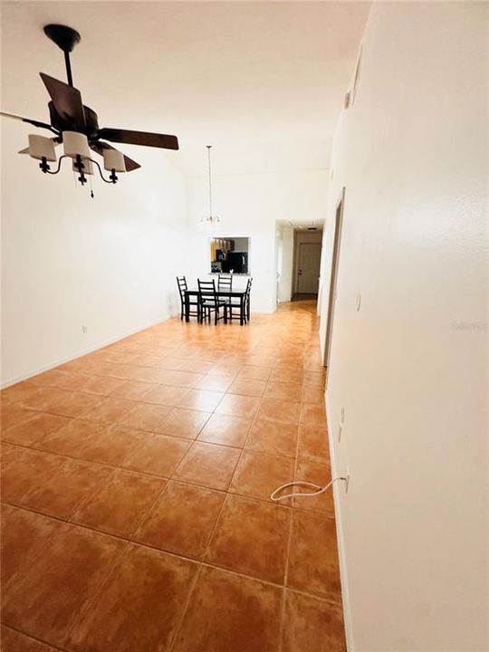 For Sale: $199,000 (2 beds, 2 baths, 992 Square Feet)