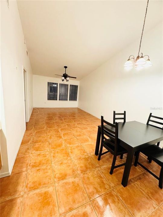 For Sale: $199,000 (2 beds, 2 baths, 992 Square Feet)