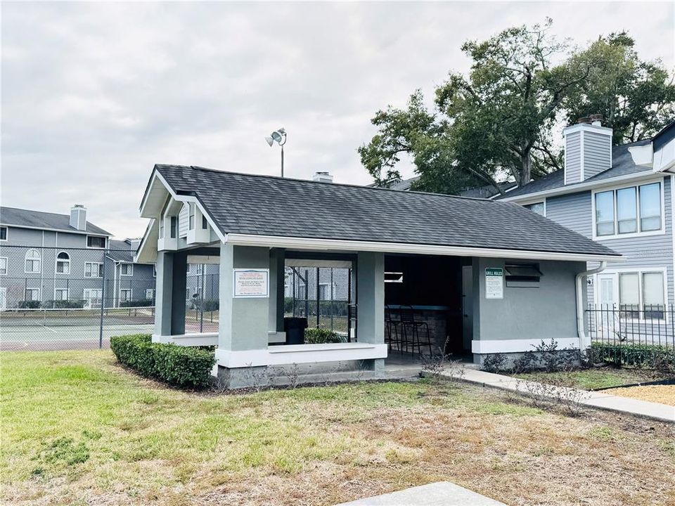 For Sale: $199,000 (2 beds, 2 baths, 992 Square Feet)