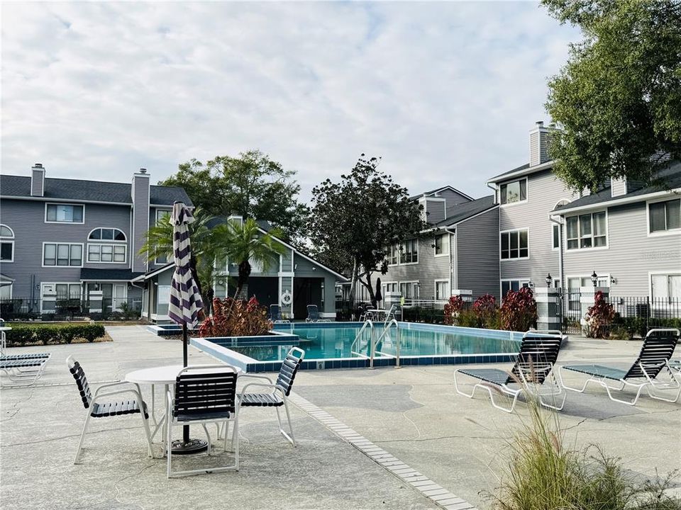 For Sale: $199,000 (2 beds, 2 baths, 992 Square Feet)