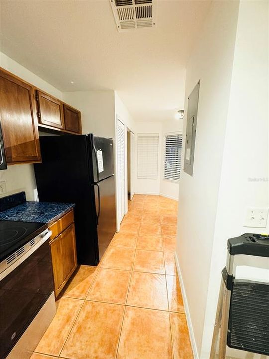 For Sale: $199,000 (2 beds, 2 baths, 992 Square Feet)