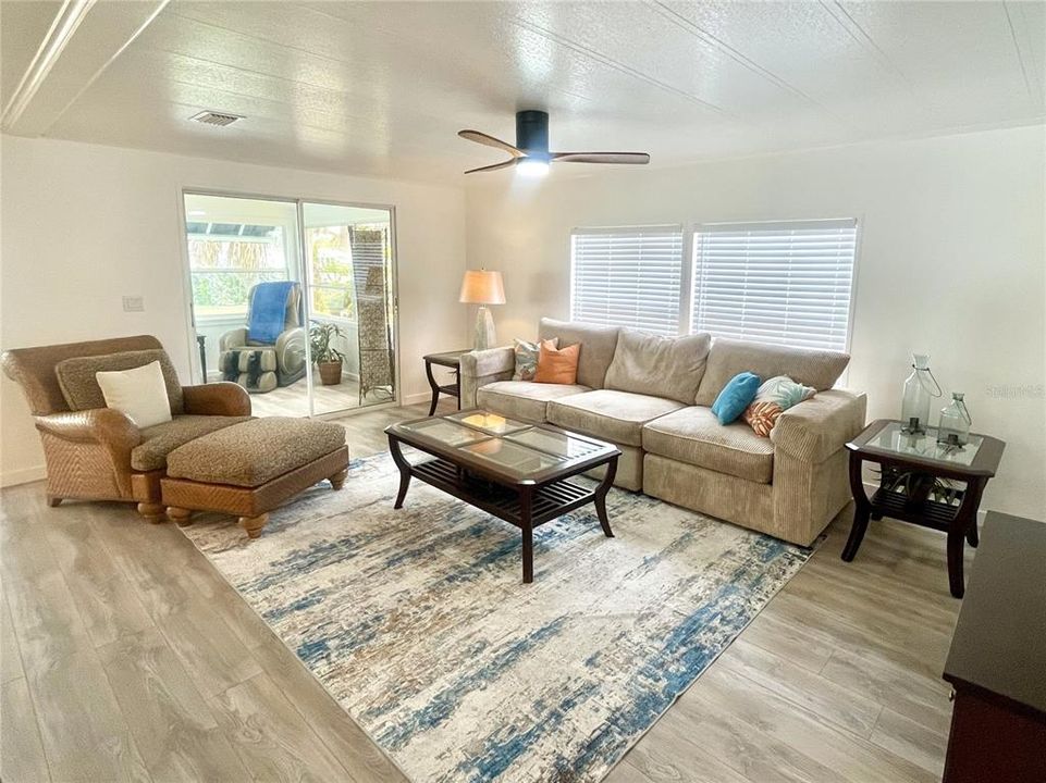 В аренду: $2,400 (2 спален, 2 ванн, 1452 Квадратных фут)