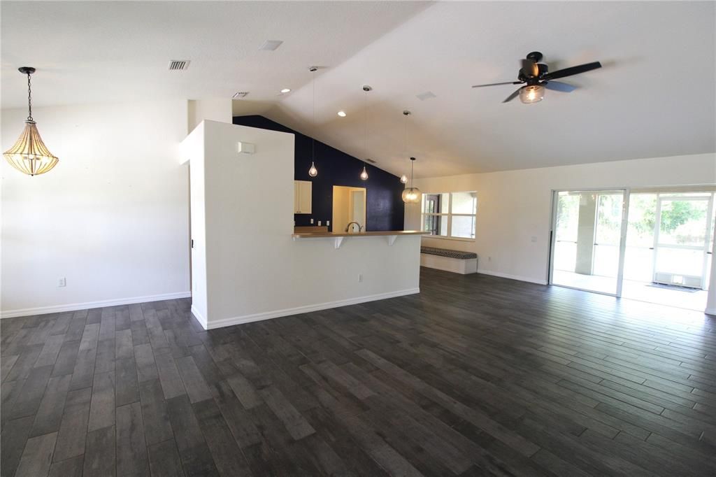 В аренду: $2,400 (4 спален, 2 ванн, 1883 Квадратных фут)