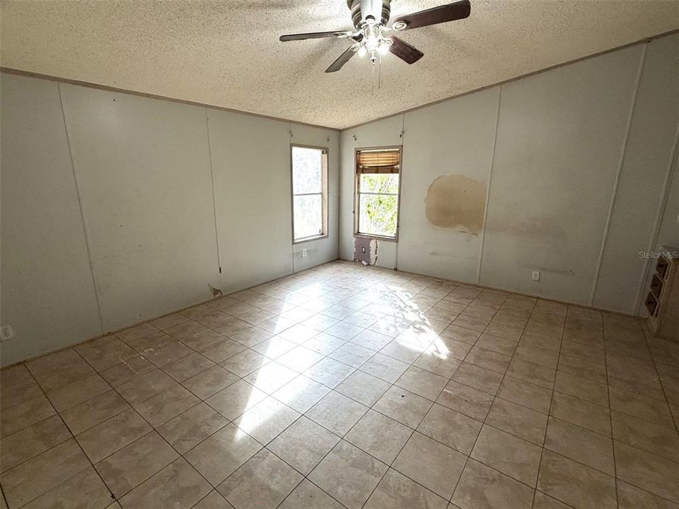 En Venta: $85,000 (3 camas, 2 baños, 1296 Pies cuadrados)