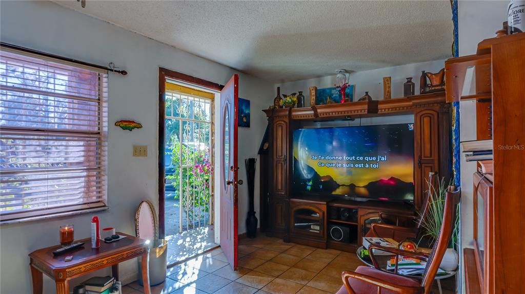 待售: $249,000 (3 贝兹, 2 浴室, 2251 平方英尺)