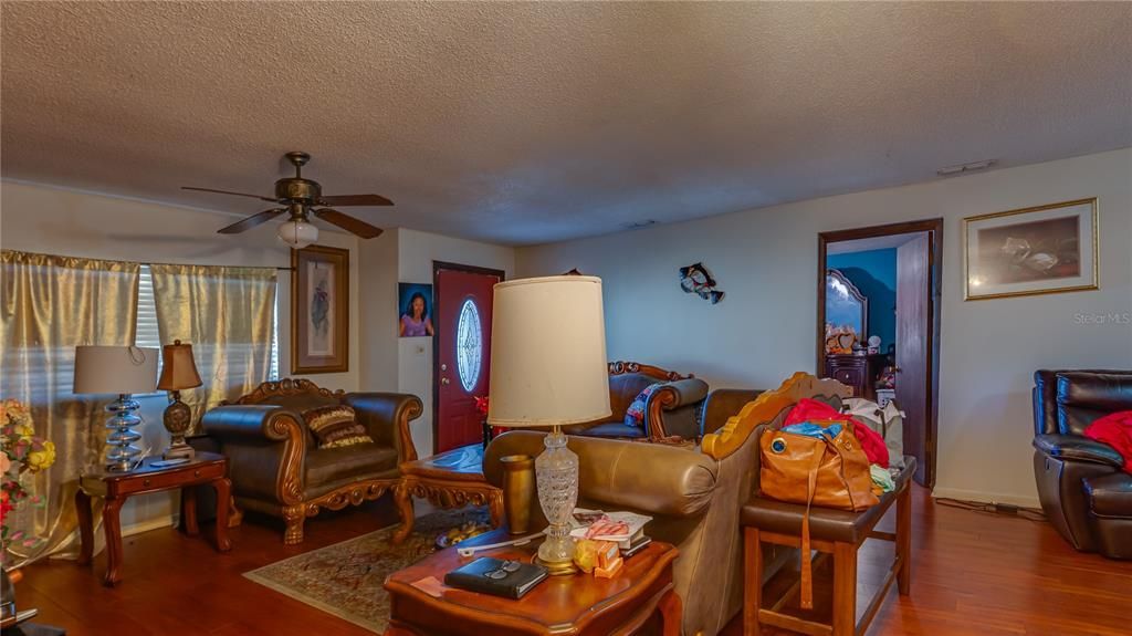 待售: $249,000 (3 贝兹, 2 浴室, 2251 平方英尺)