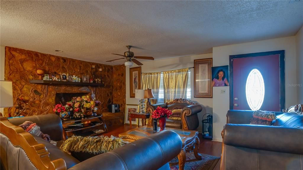 待售: $249,000 (3 贝兹, 2 浴室, 2251 平方英尺)