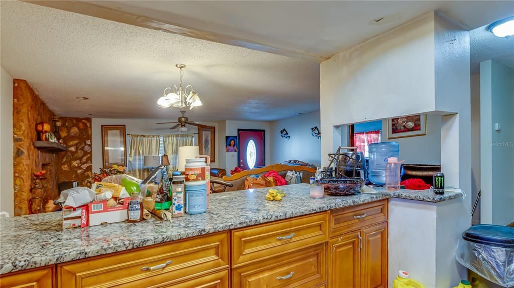 待售: $249,000 (3 贝兹, 2 浴室, 2251 平方英尺)