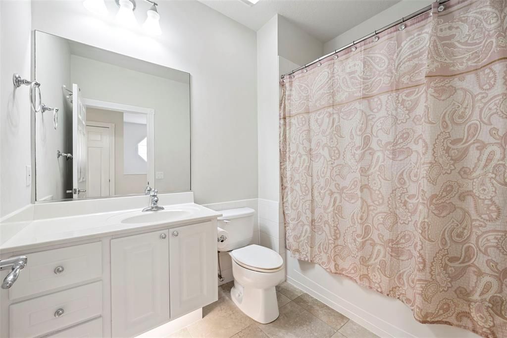 待售: $425,000 (4 贝兹, 3 浴室, 1810 平方英尺)