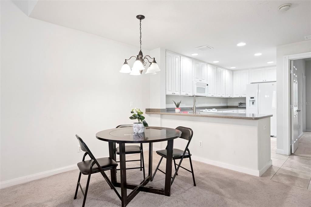 待售: $425,000 (4 贝兹, 3 浴室, 1810 平方英尺)