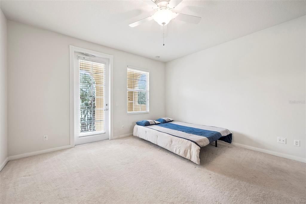 待售: $425,000 (4 贝兹, 3 浴室, 1810 平方英尺)