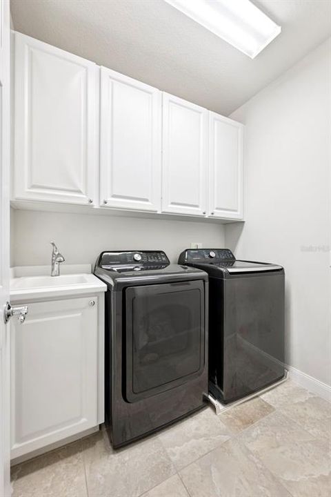 待售: $425,000 (4 贝兹, 3 浴室, 1810 平方英尺)