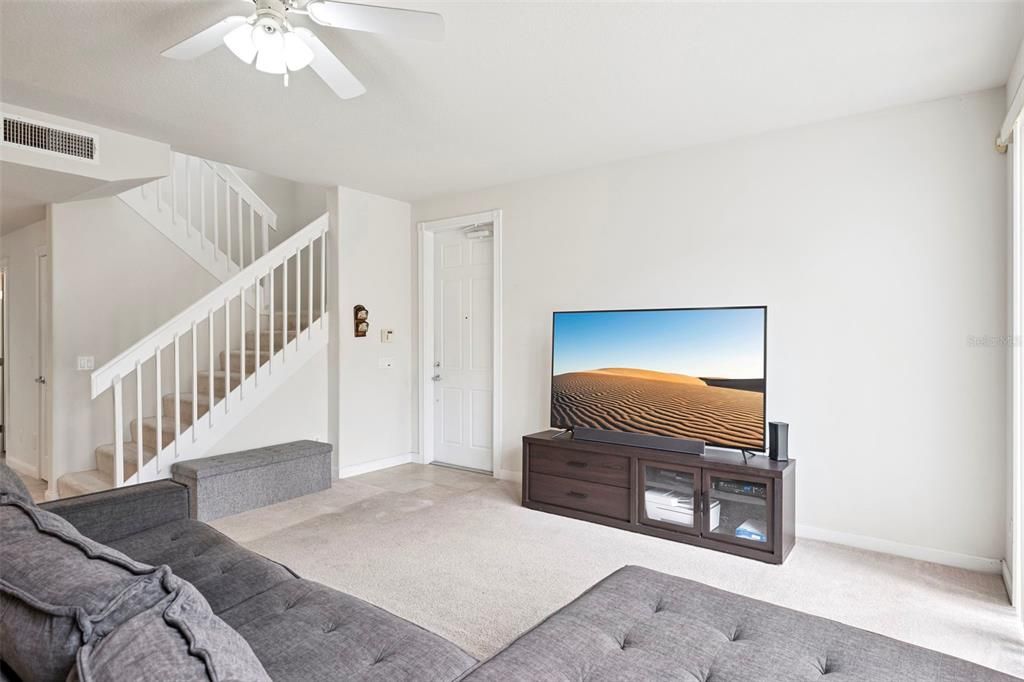 待售: $425,000 (4 贝兹, 3 浴室, 1810 平方英尺)