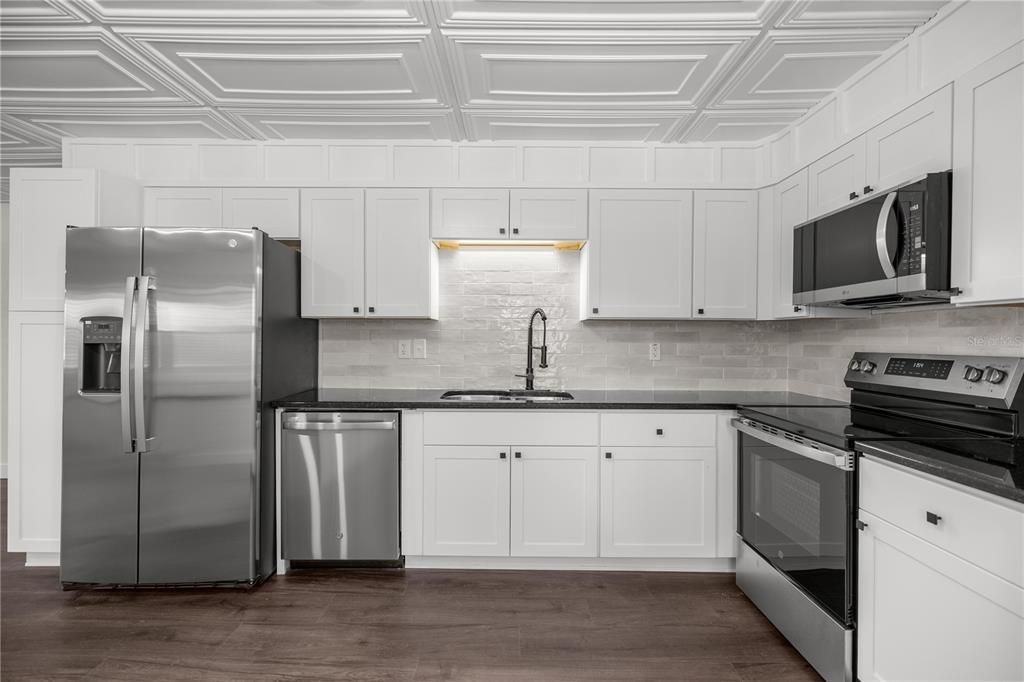 For Sale: $430,000 (3 beds, 2 baths, 1886 Square Feet)