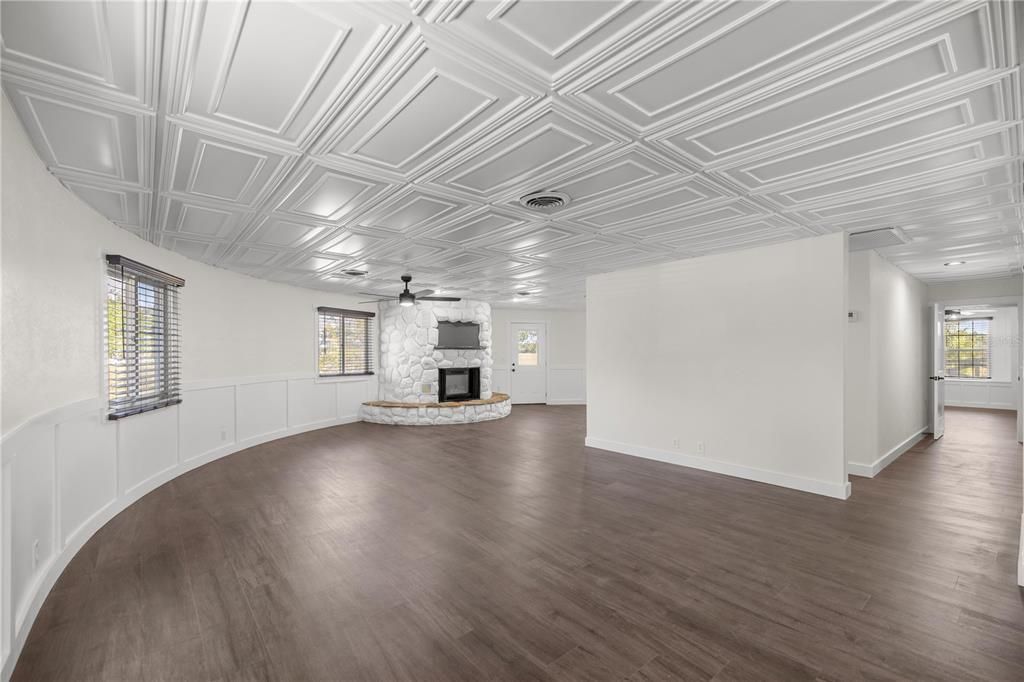 For Sale: $430,000 (3 beds, 2 baths, 1886 Square Feet)