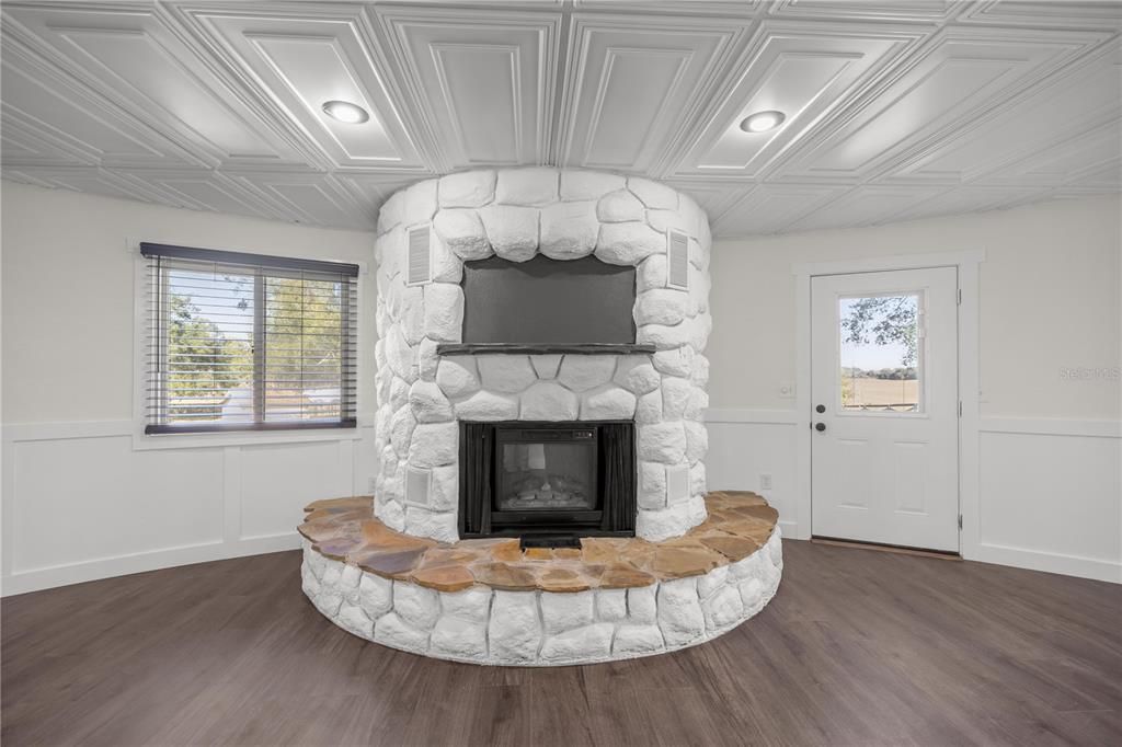 For Sale: $430,000 (3 beds, 2 baths, 1886 Square Feet)